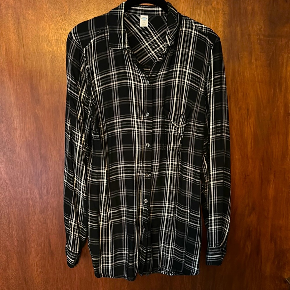 Old Navy black plaid button down dress shirt M